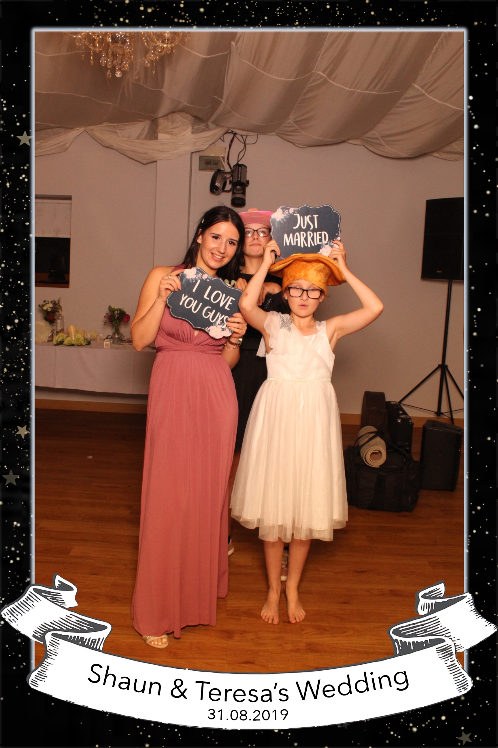 Sean and Teresa | View more photos from the event at images.mobile-photo-booth.com/u/MobilePhotoBoothUK/Sean-and-Teresa